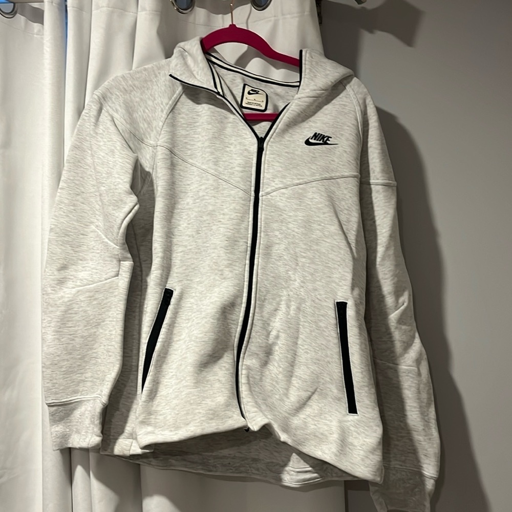 NEW✅ WOMENS GREY NIKE TECH